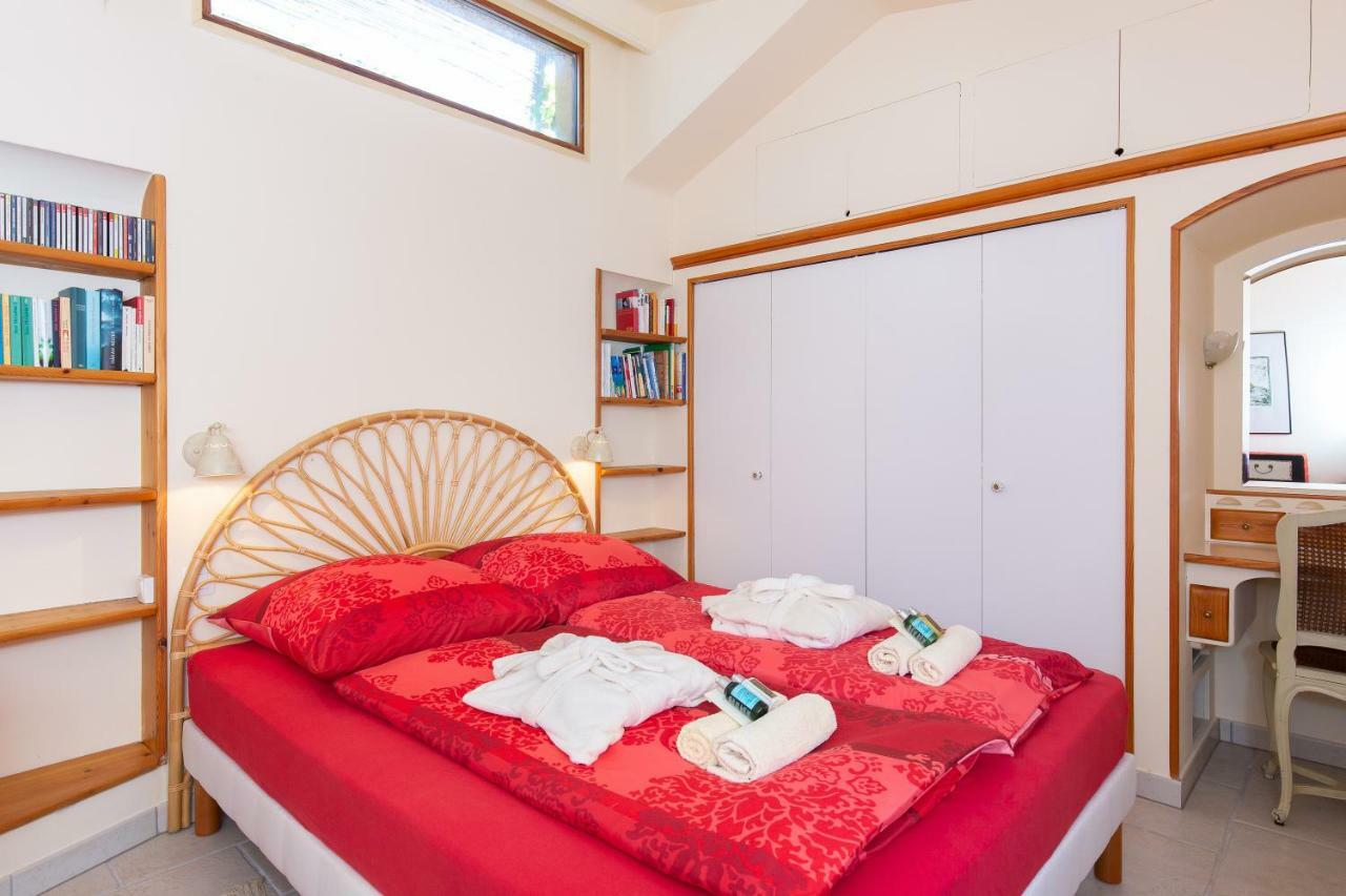 Haus Mit Garten Ueber Der Bucht Von Cannes Vallauris Exteriör bild